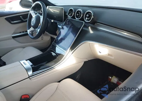 2024 Mercedes-Benz C 300 z USA, uszkodzony, nr VIN W1KAF4GB4RR173021